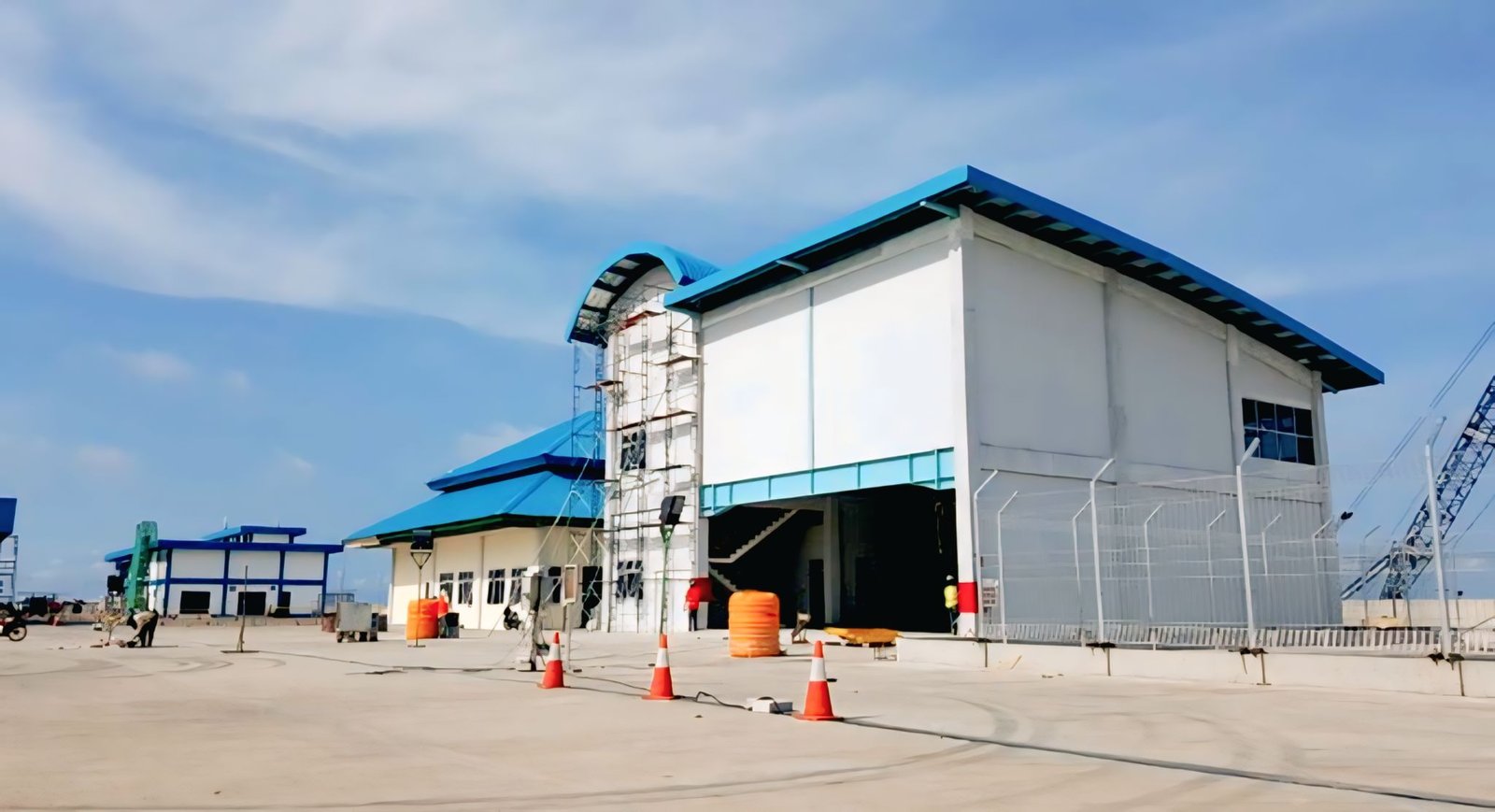 Konstruksi Struktur Atas dan Fasilitas Gedung New Priok Container Terminal 1 (2015) - Proyek Konstruksi ESD Development Indonesia